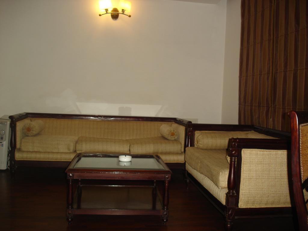 J'S Inn New Delhi Buitenkant foto