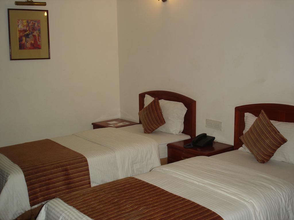 J'S Inn New Delhi Buitenkant foto
