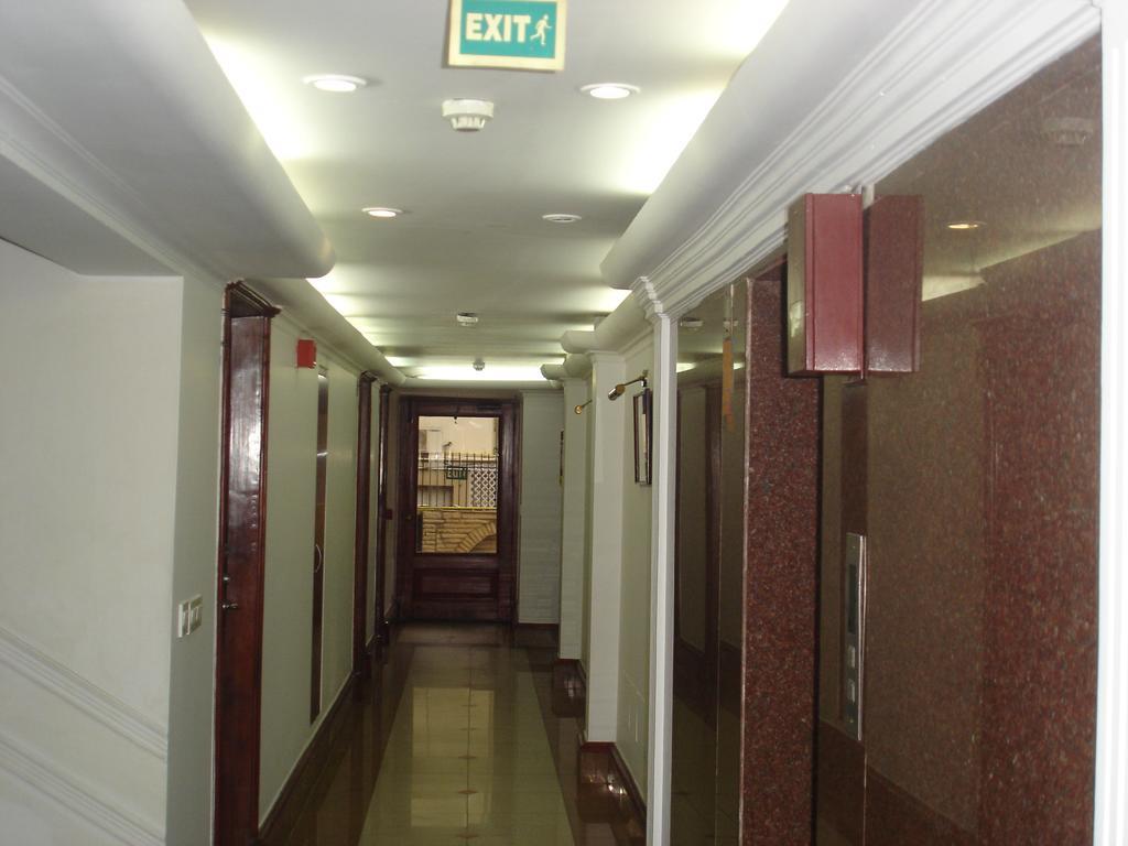 J'S Inn New Delhi Buitenkant foto